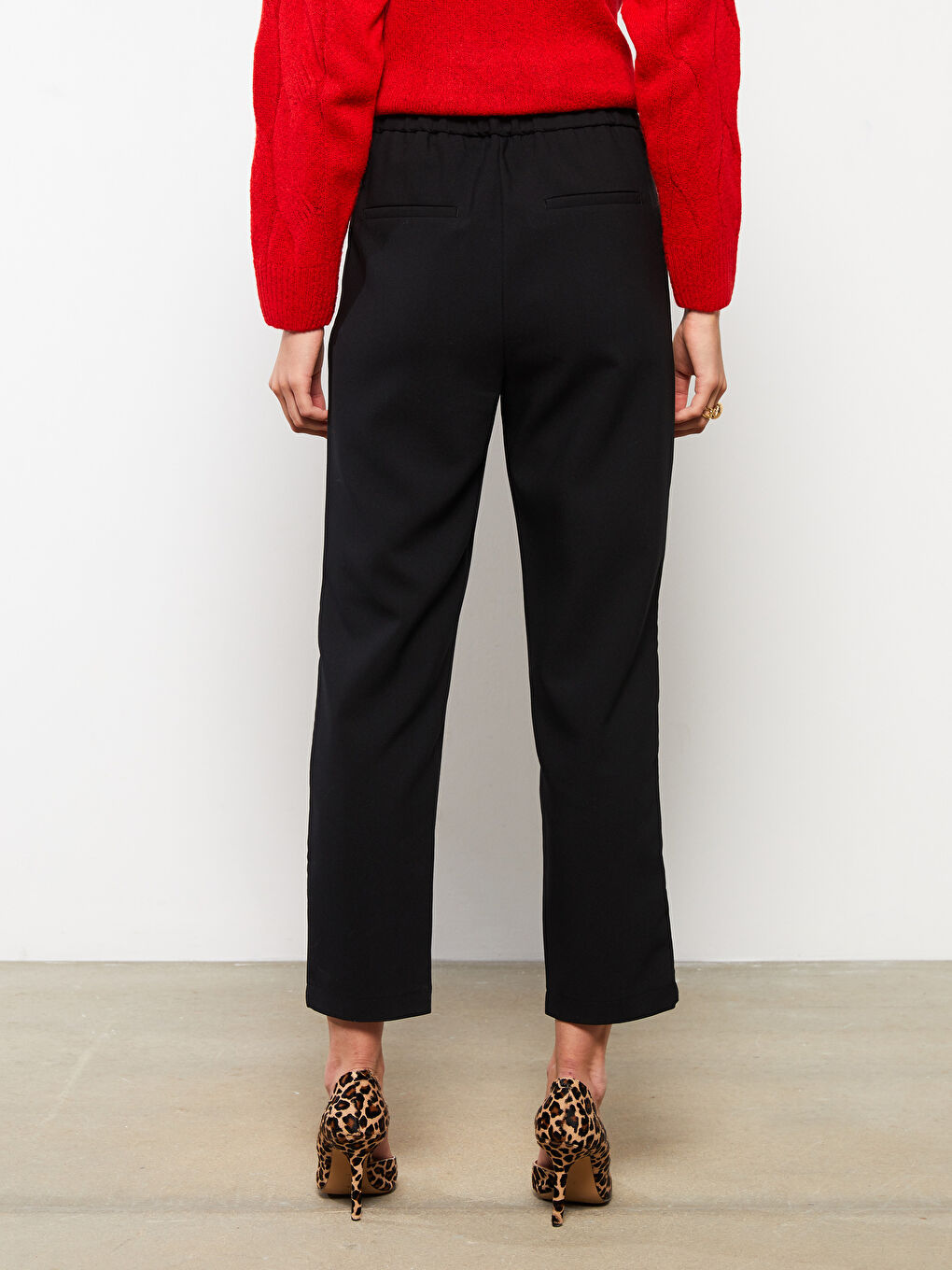 LCWAIKIKI Classic Women's Slim Fit Plain Trousers -S2NP50Z8-CVL