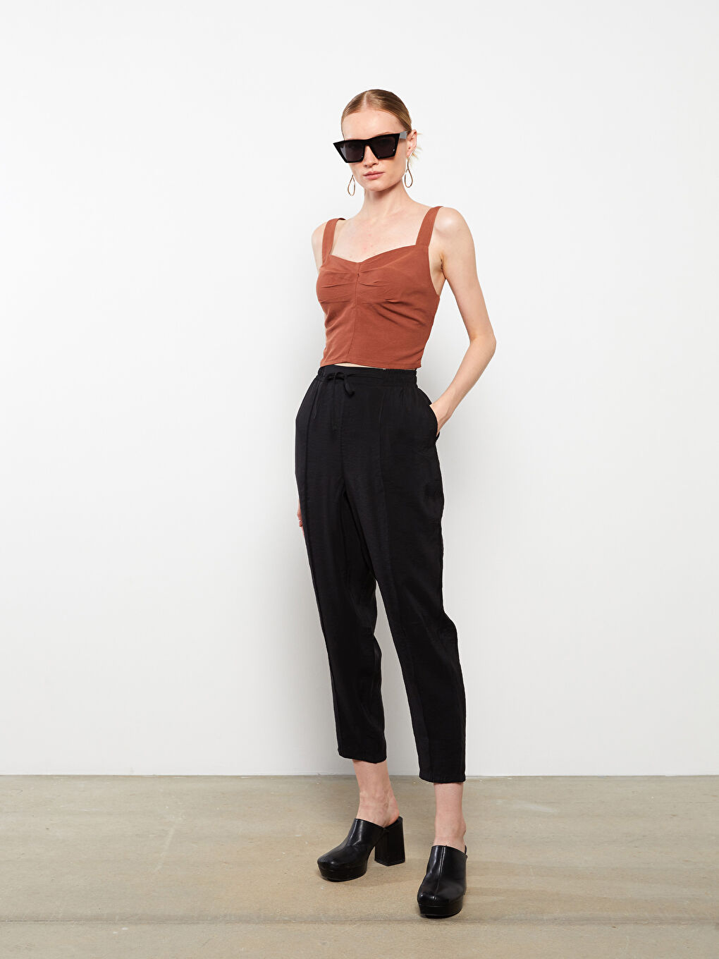 Siyah Kadın Beli Lastikli Düz Pantolon
