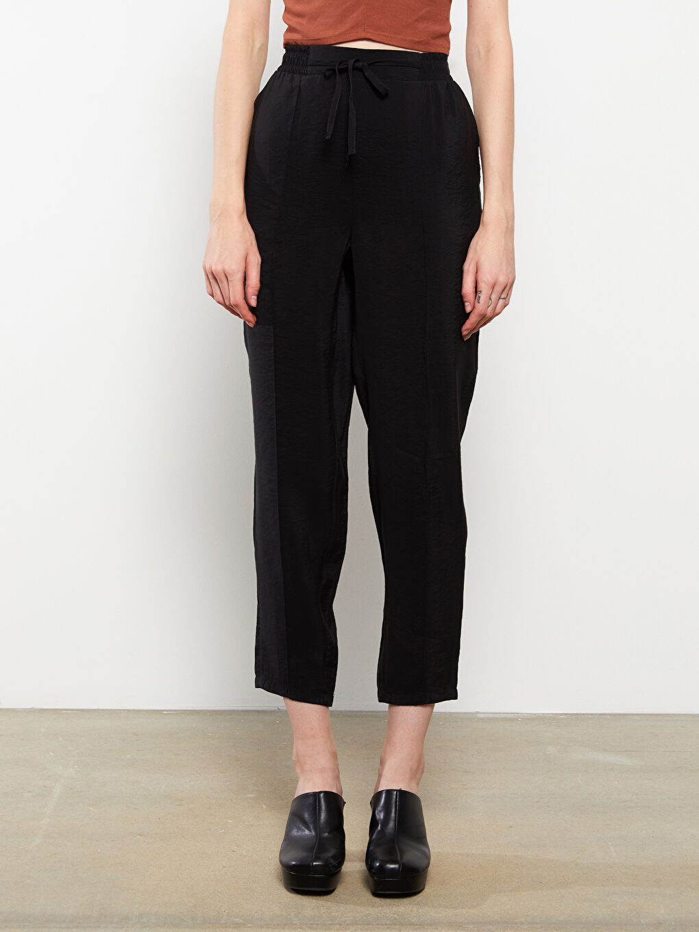 Siyah Kadın Beli Lastikli Düz Pantolon-6