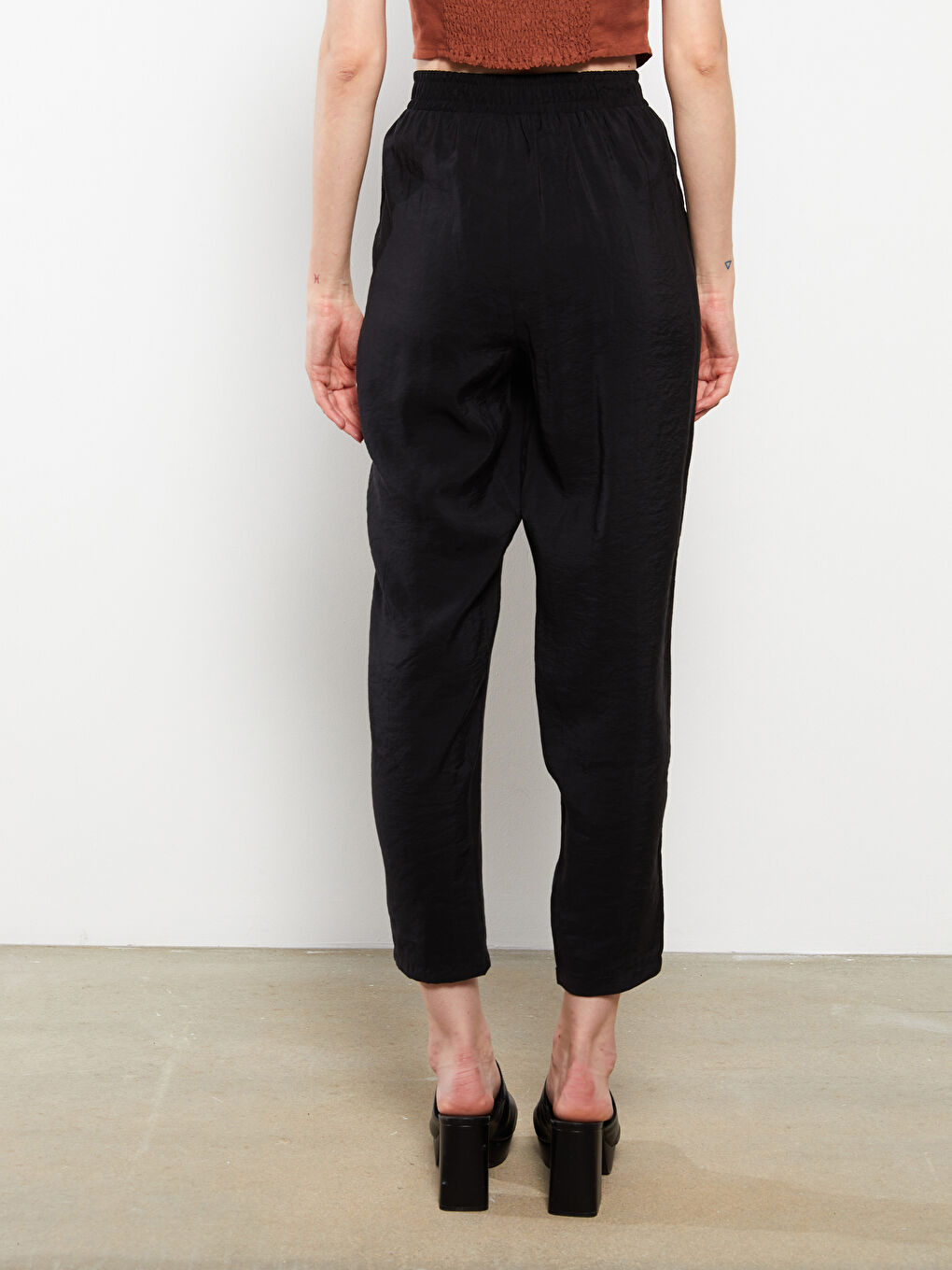 Siyah Kadın Beli Lastikli Düz Pantolon-8