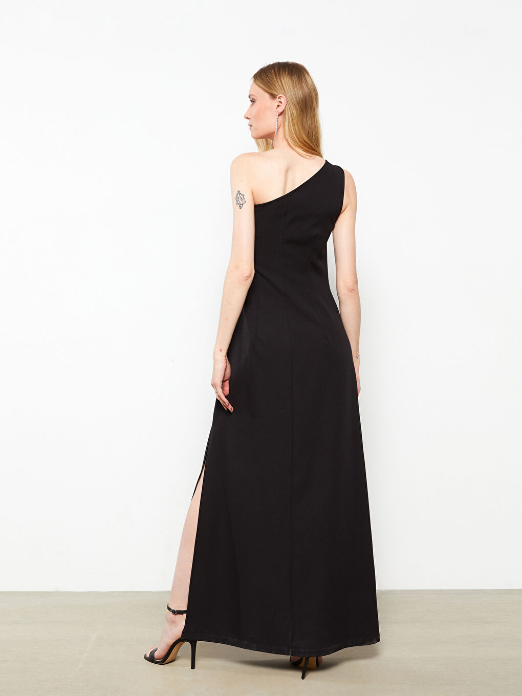 Siyah Tek Omuz Taş İşlemeli Kadın Abiye Elbise-9