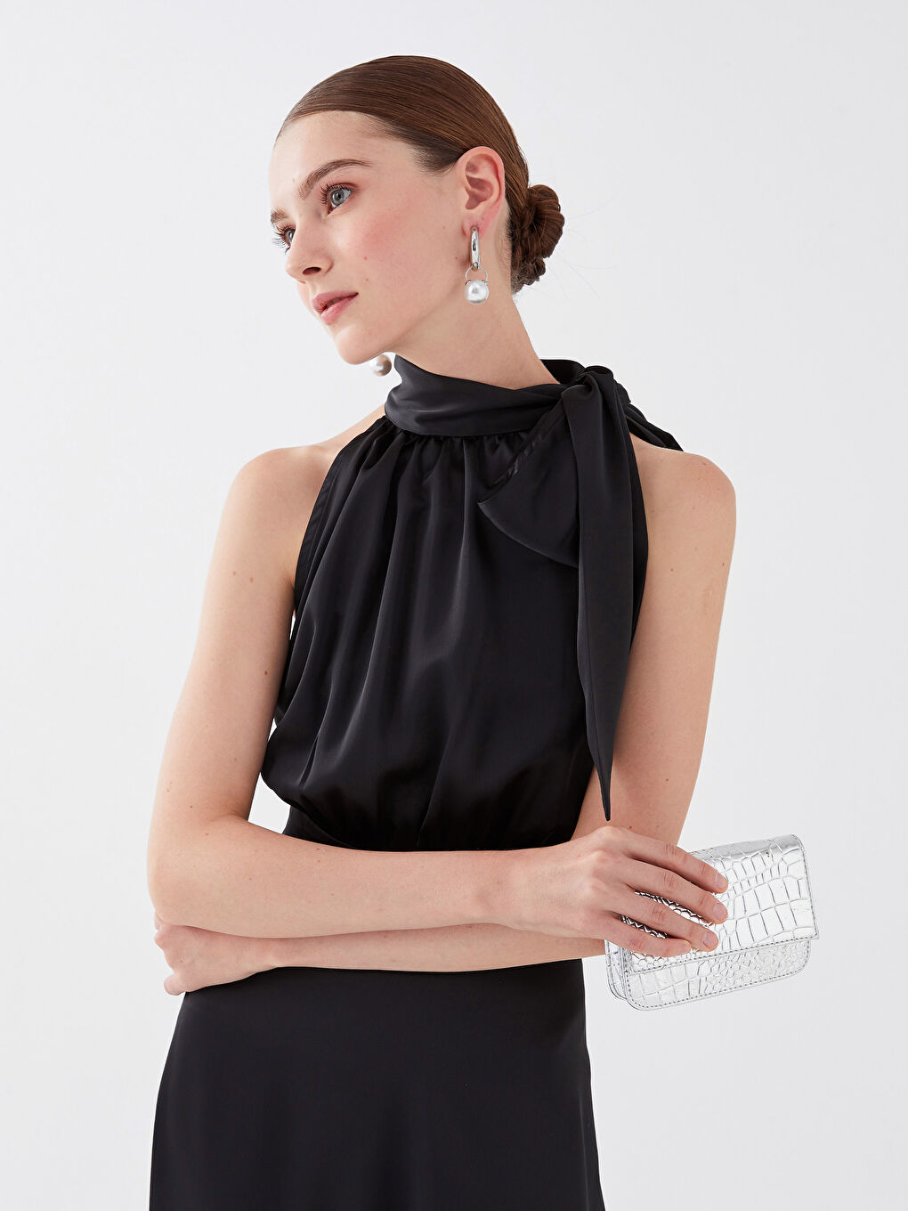 Siyah Bağlamalı Yaka Düz Kolsuz Saten Kadın Abiye Elbise-2