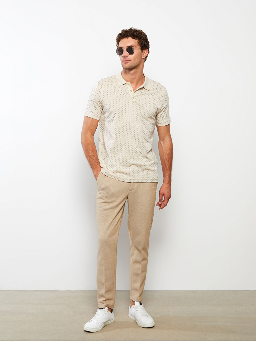 Bej Polo Yaka Kısa Kollu Desenli Erkek Tişört