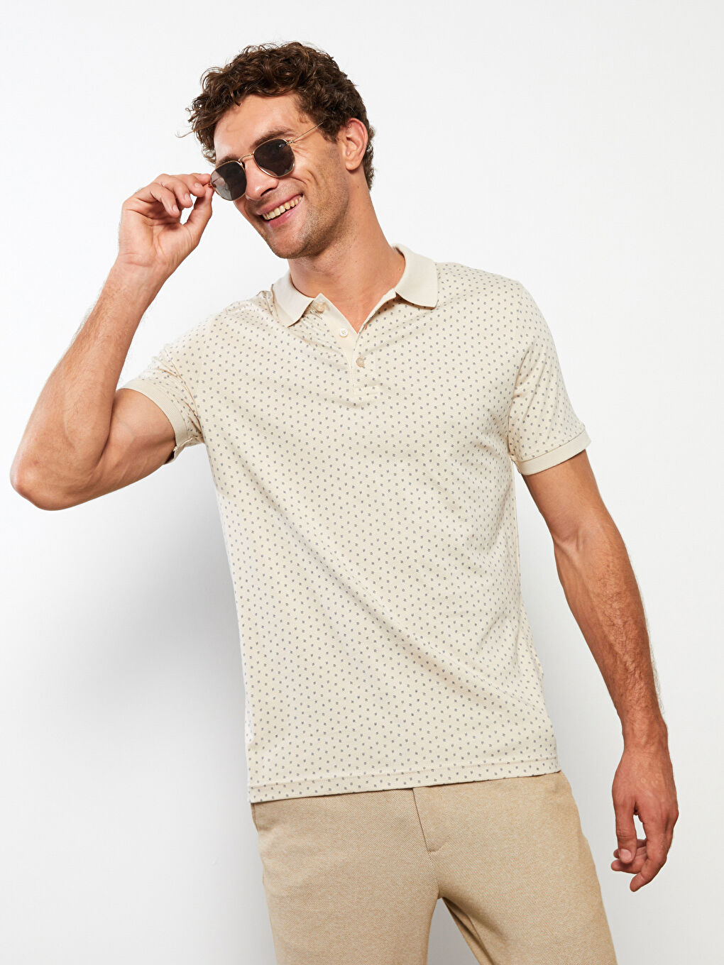 Bej Polo Yaka Kısa Kollu Desenli Erkek Tişört-1