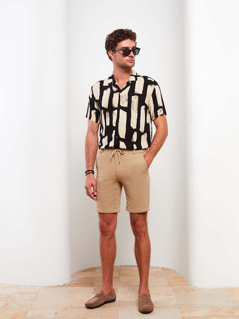 Bej Slim Fit Beli Bağlama Detaylı Erkek Şort-1