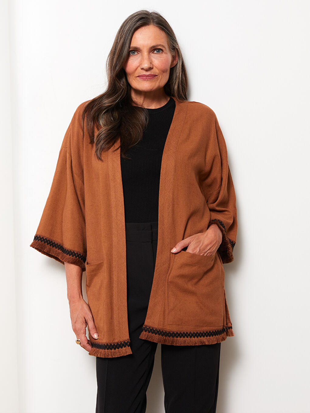Kahverengi Şal Yaka Nakışlı Kadın Kimono