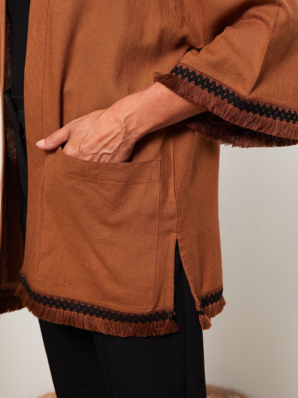 Kahverengi Şal Yaka Nakışlı Kadın Kimono-3