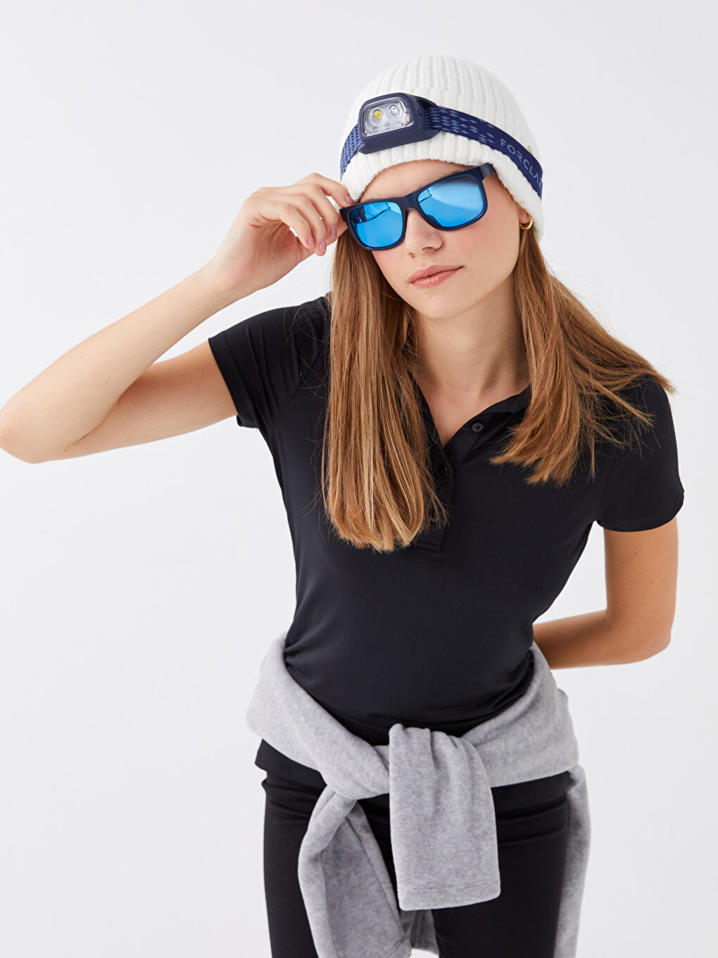 Siyah Polo Yaka Reflektör Baskılı Kısa Kollu Kadın Tişört-1