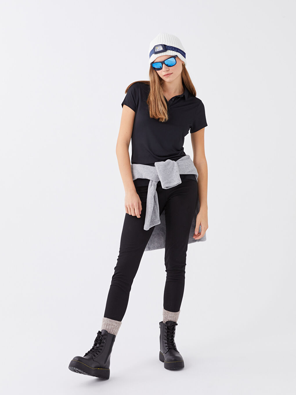 Siyah Polo Yaka Reflektör Baskılı Kısa Kollu Kadın Tişört-2