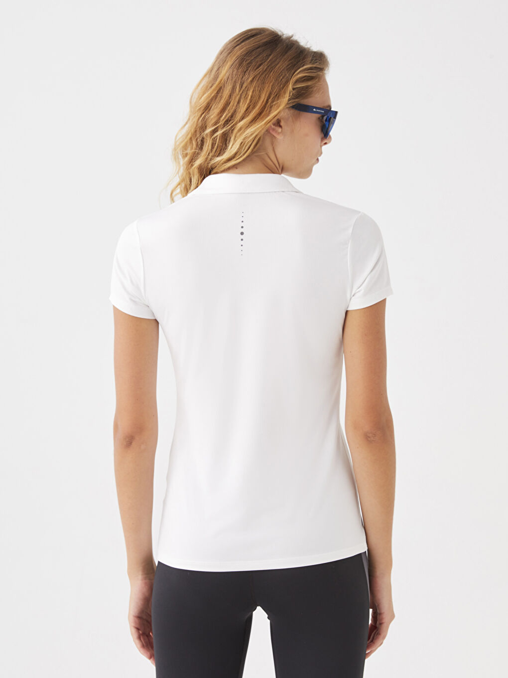 LCW OUTDOOR Beyaz Polo Yaka Reflektör Baskılı Kısa Kollu Kadın Tişört - 5