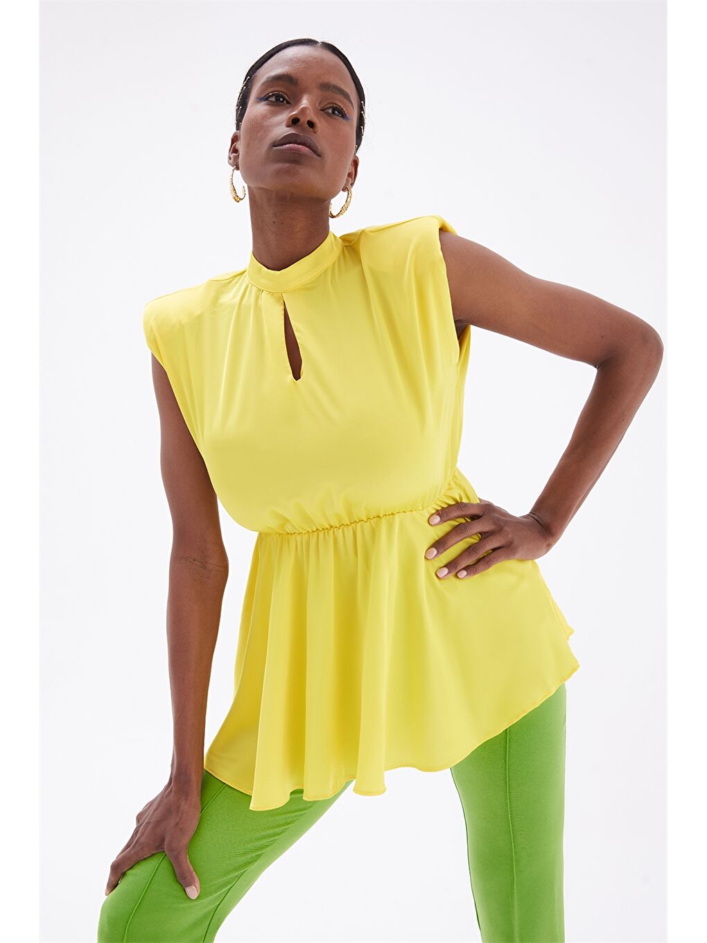 Sarı Kadın Dik Yaka Düz Kolsuz Bluz