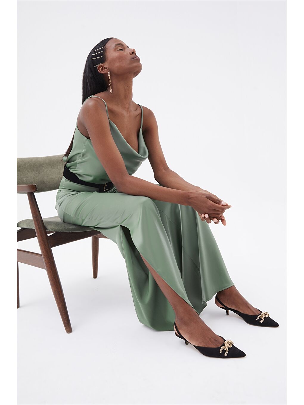 Yeşil Dökümlü Yaka Düz Askılı Kadın Bluz