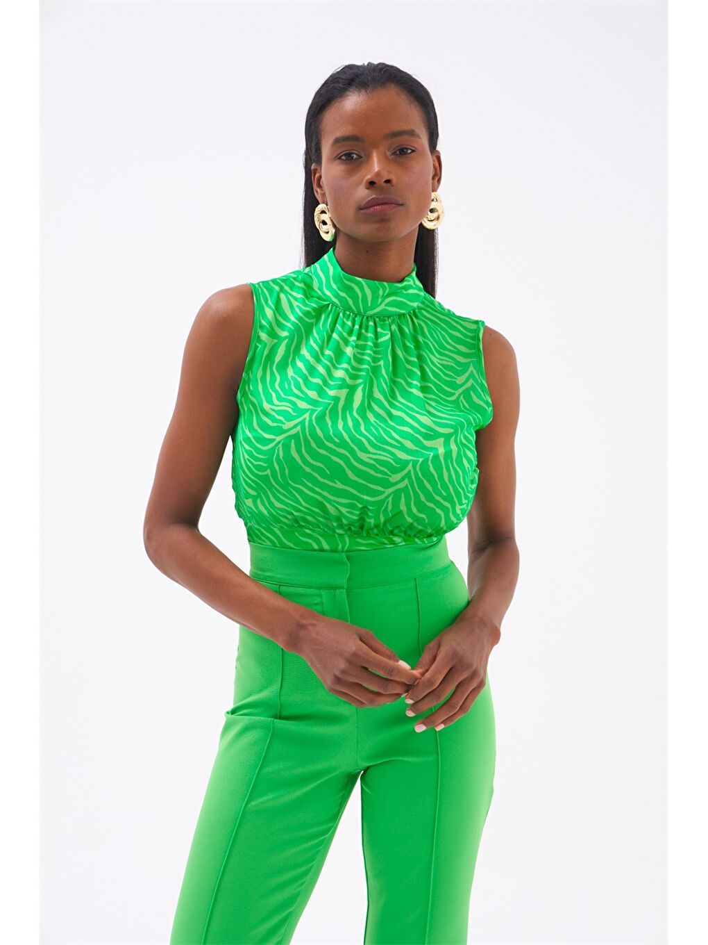 Yeşil Kadın Dik Yaka Desenli Kolsuz Bluz