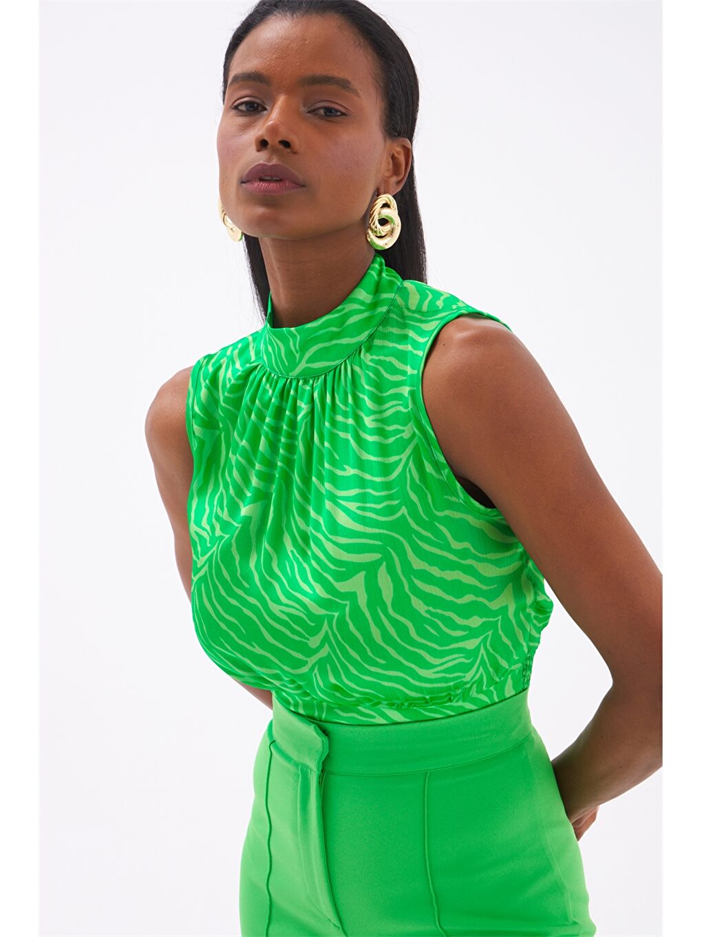 Yeşil Kadın Dik Yaka Desenli Kolsuz Bluz-1