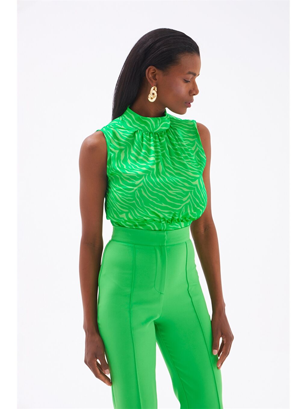 Yeşil Kadın Dik Yaka Desenli Kolsuz Bluz-2