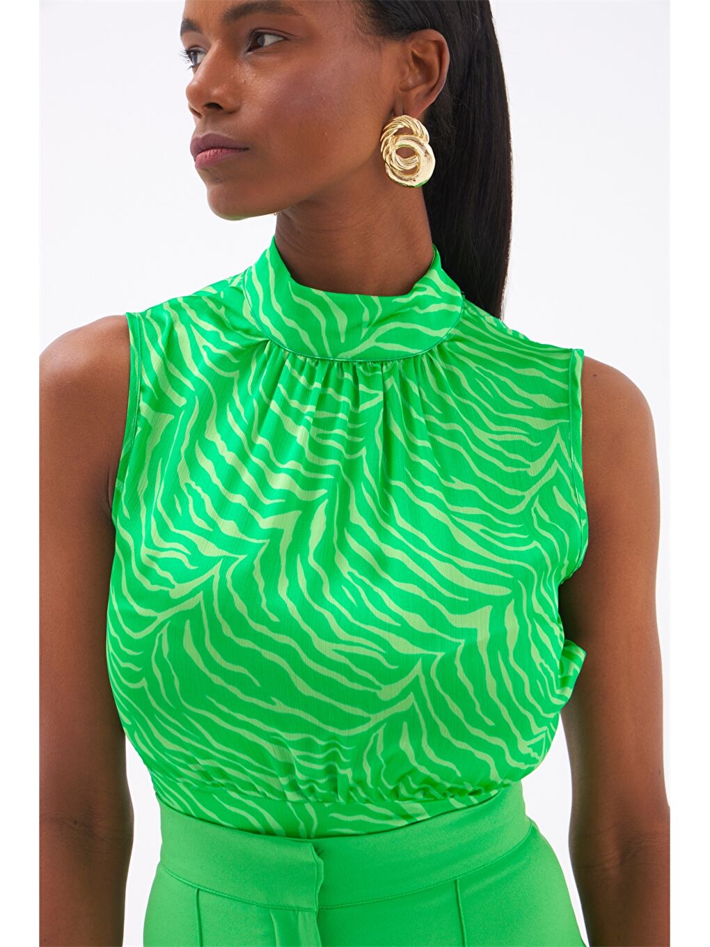 Yeşil Kadın Dik Yaka Desenli Kolsuz Bluz-3