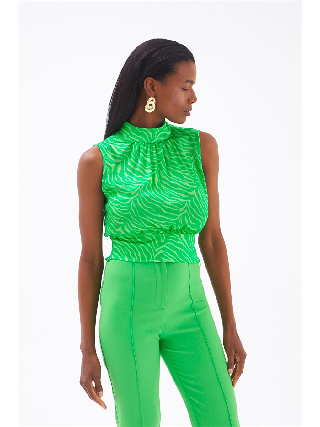 Yeşil Kadın Dik Yaka Desenli Kolsuz Bluz-4