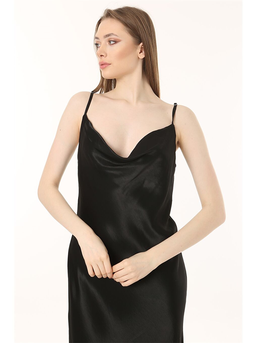 Siyah Degaje Yaka Düz Askılı Saten Kadın Elbise-1