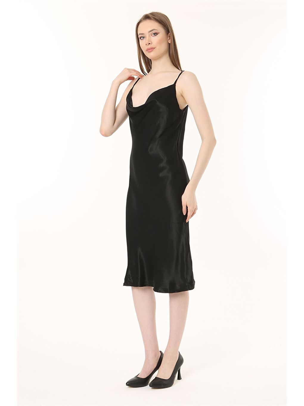 Siyah Degaje Yaka Düz Askılı Saten Kadın Elbise-3