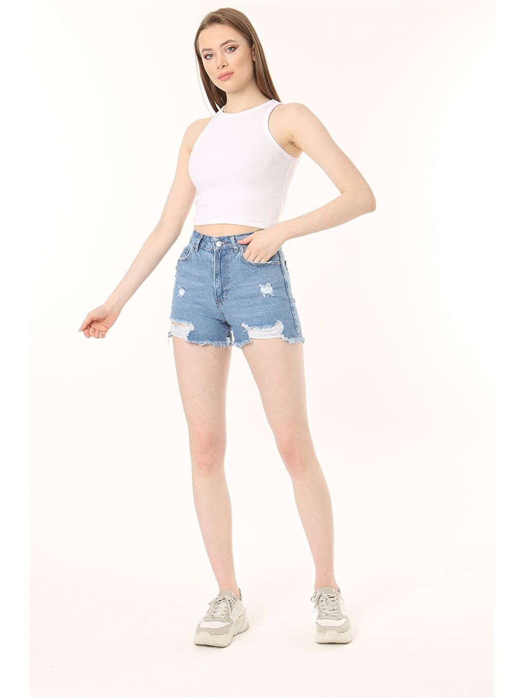 İndigo Standart Fit Yırtık Detaylı Kadın Jean Şort