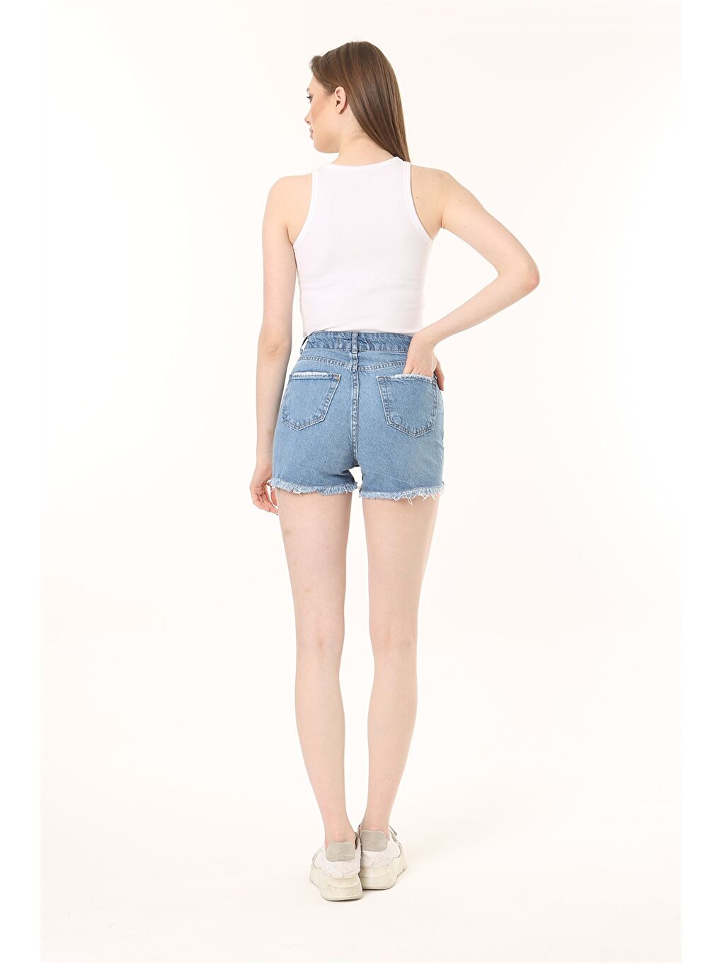 İndigo Standart Fit Yırtık Detaylı Kadın Jean Şort-1