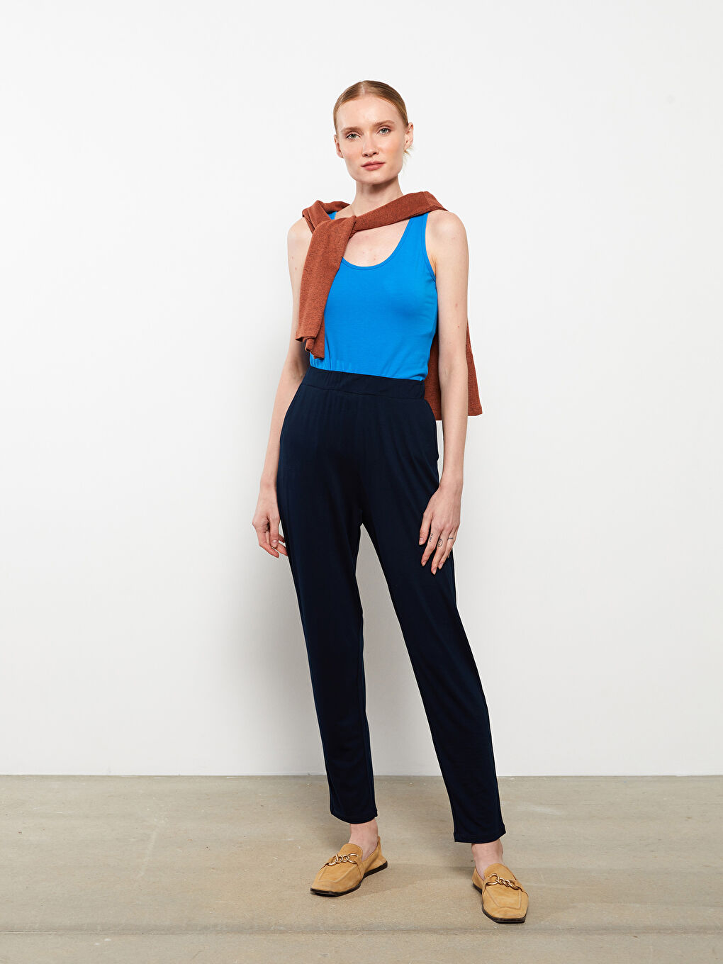 Mavi U Yaka Düz Pamuklu Kadın Atlet