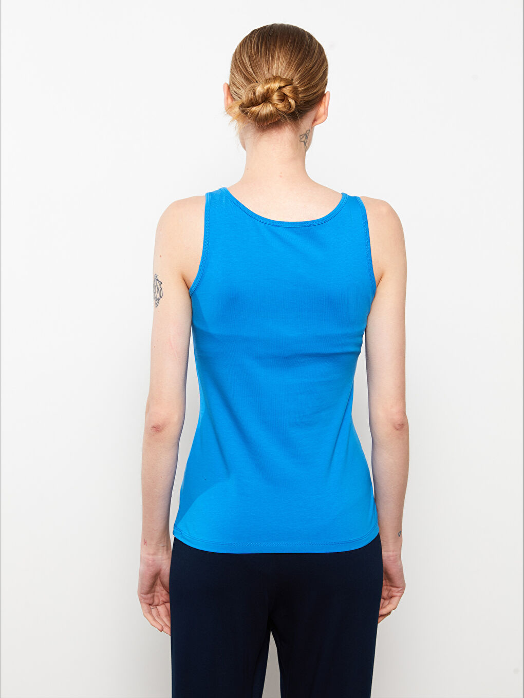 Mavi U Yaka Düz Pamuklu Kadın Atlet-4