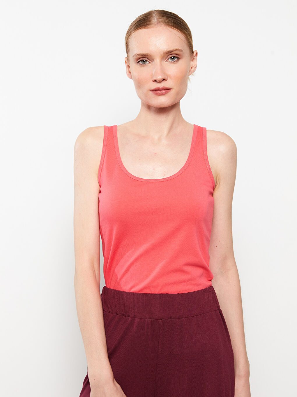 Kırmızı U Yaka Düz Pamuklu Kadın Atlet