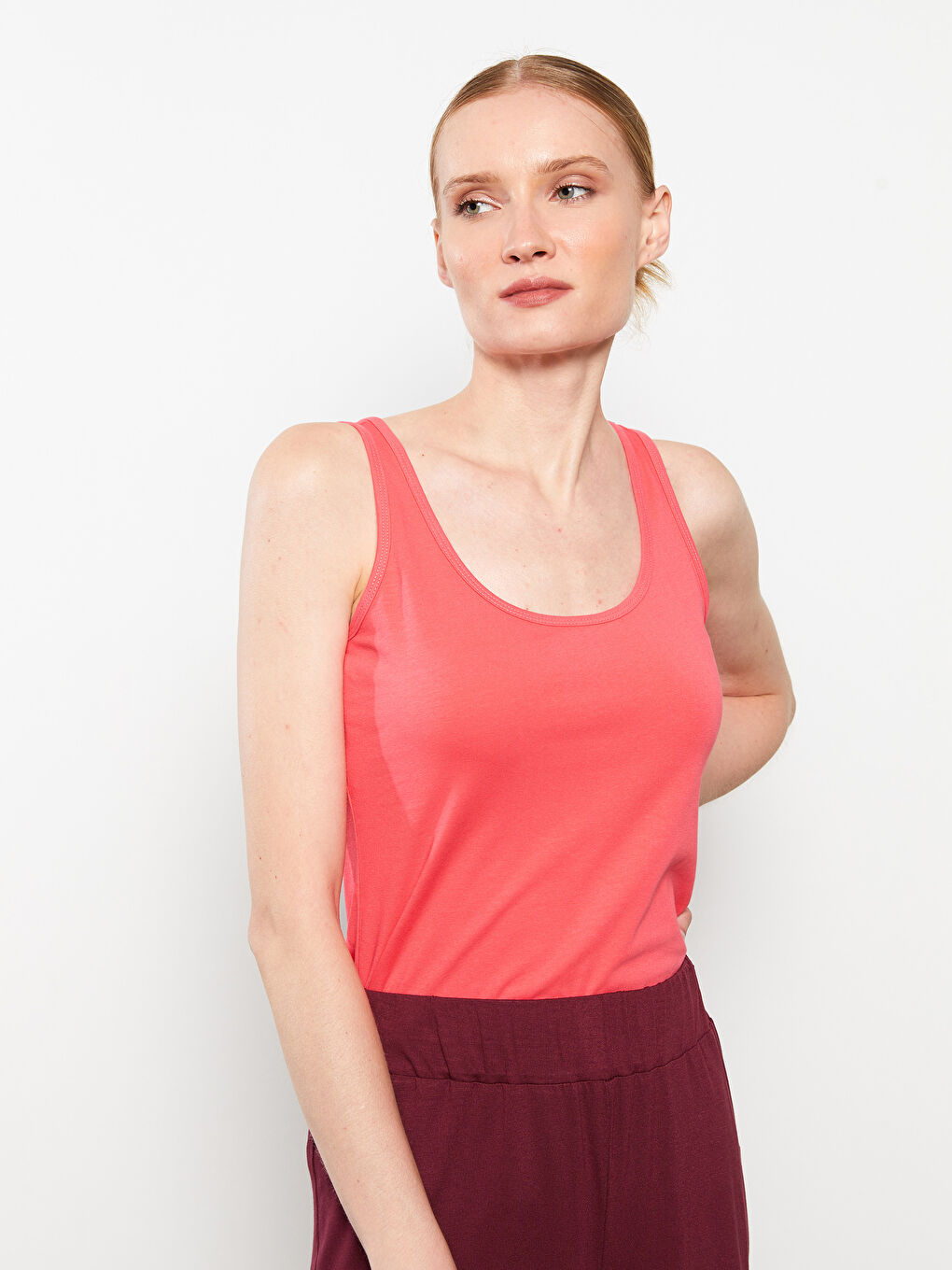 Kırmızı U Yaka Düz Pamuklu Kadın Atlet-1