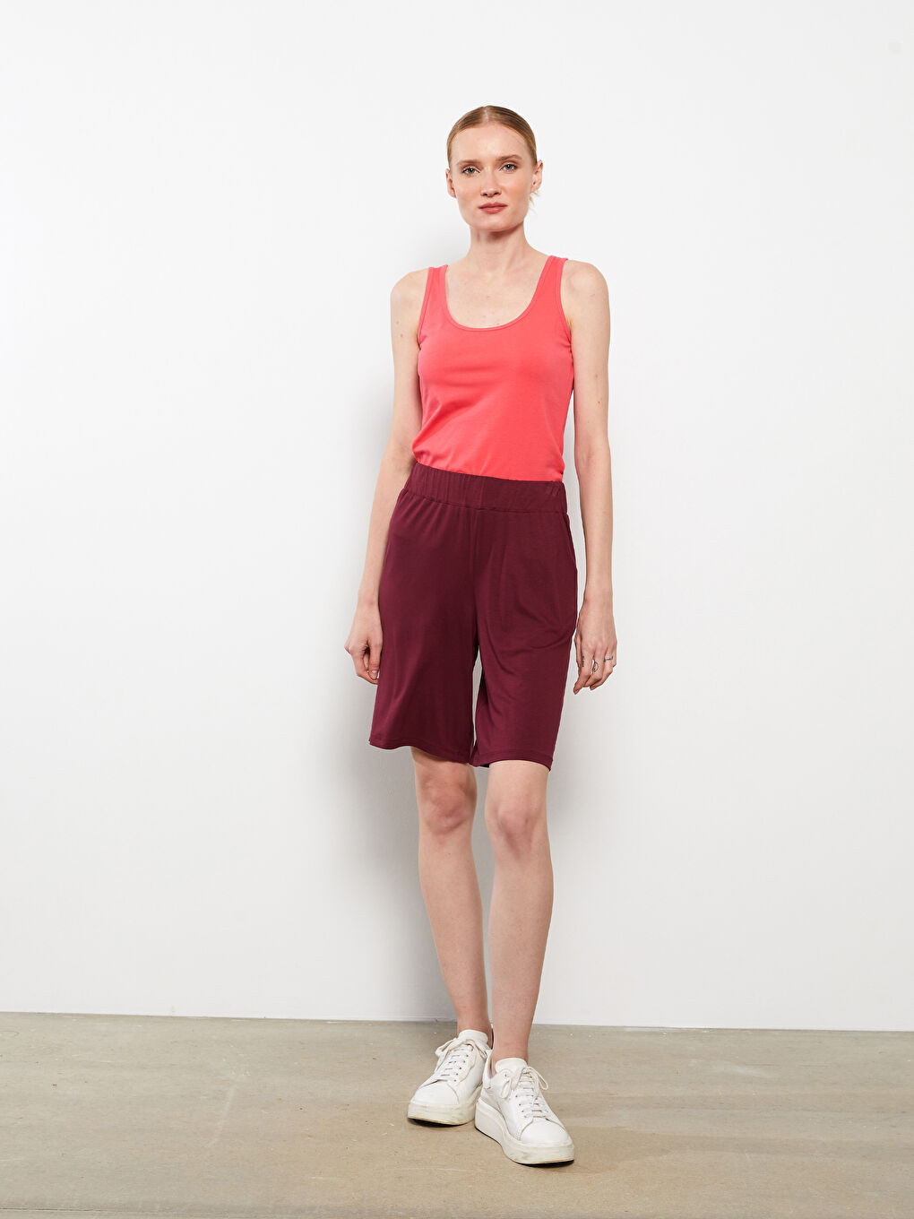 Kırmızı U Yaka Düz Pamuklu Kadın Atlet-2