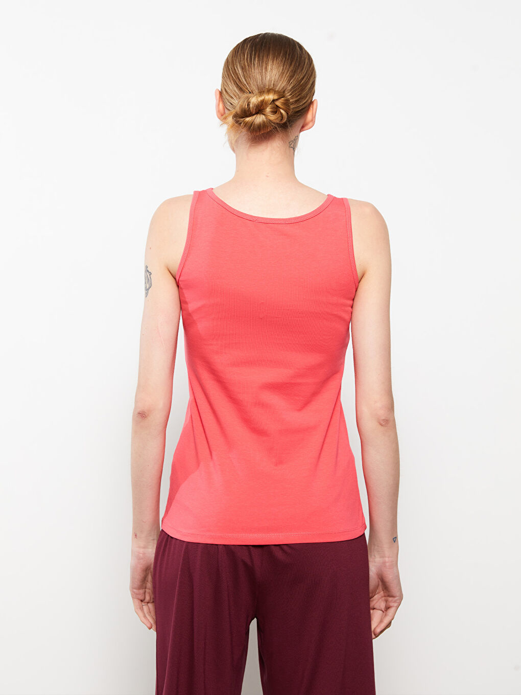 Kırmızı U Yaka Düz Pamuklu Kadın Atlet-4