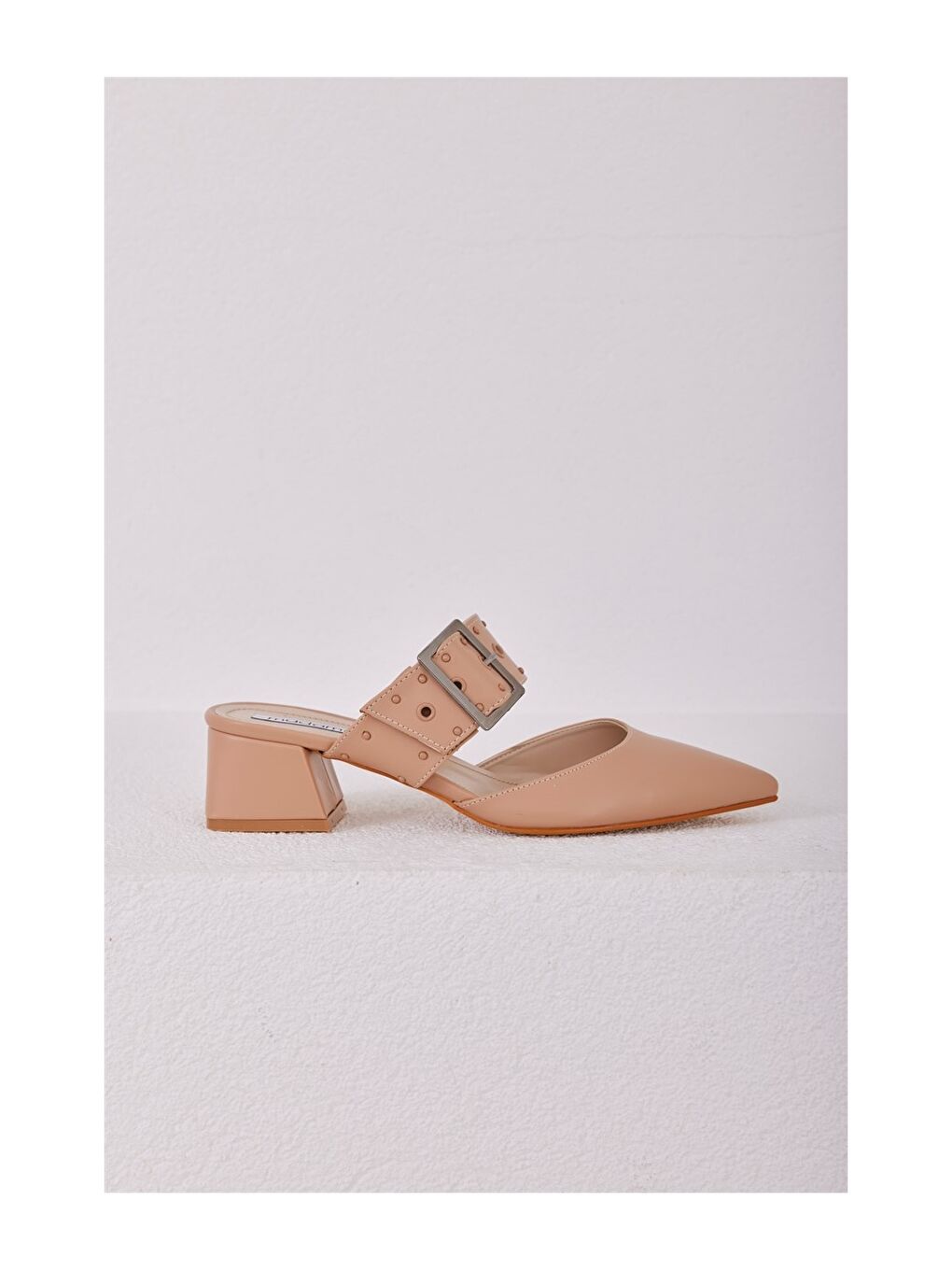 Bej Deri Görünümlü Sivri Burun Kadın Topuklu Ayakkabı