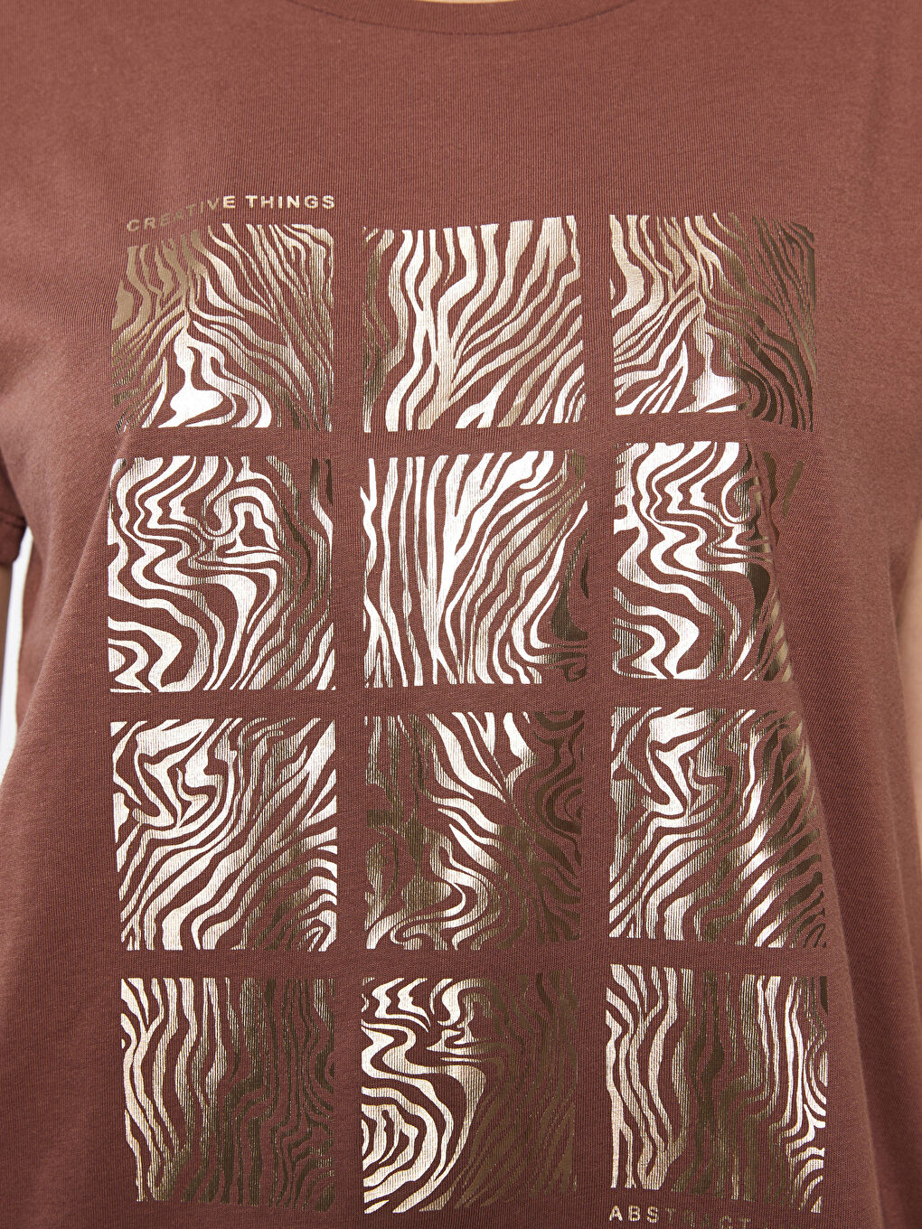 Kahverengi Bisiklet Yaka Baskılı Kısa Kollu Pamuklu Kadın Tişört-3