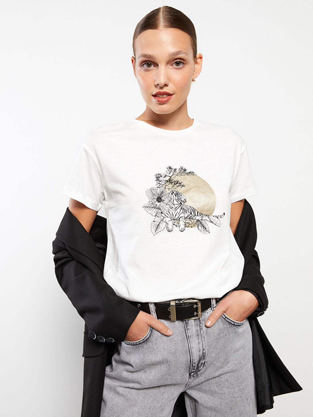 Ekru Bisiklet Yaka Baskılı Kısa Kollu Pamuklu Kadın Tişört-1