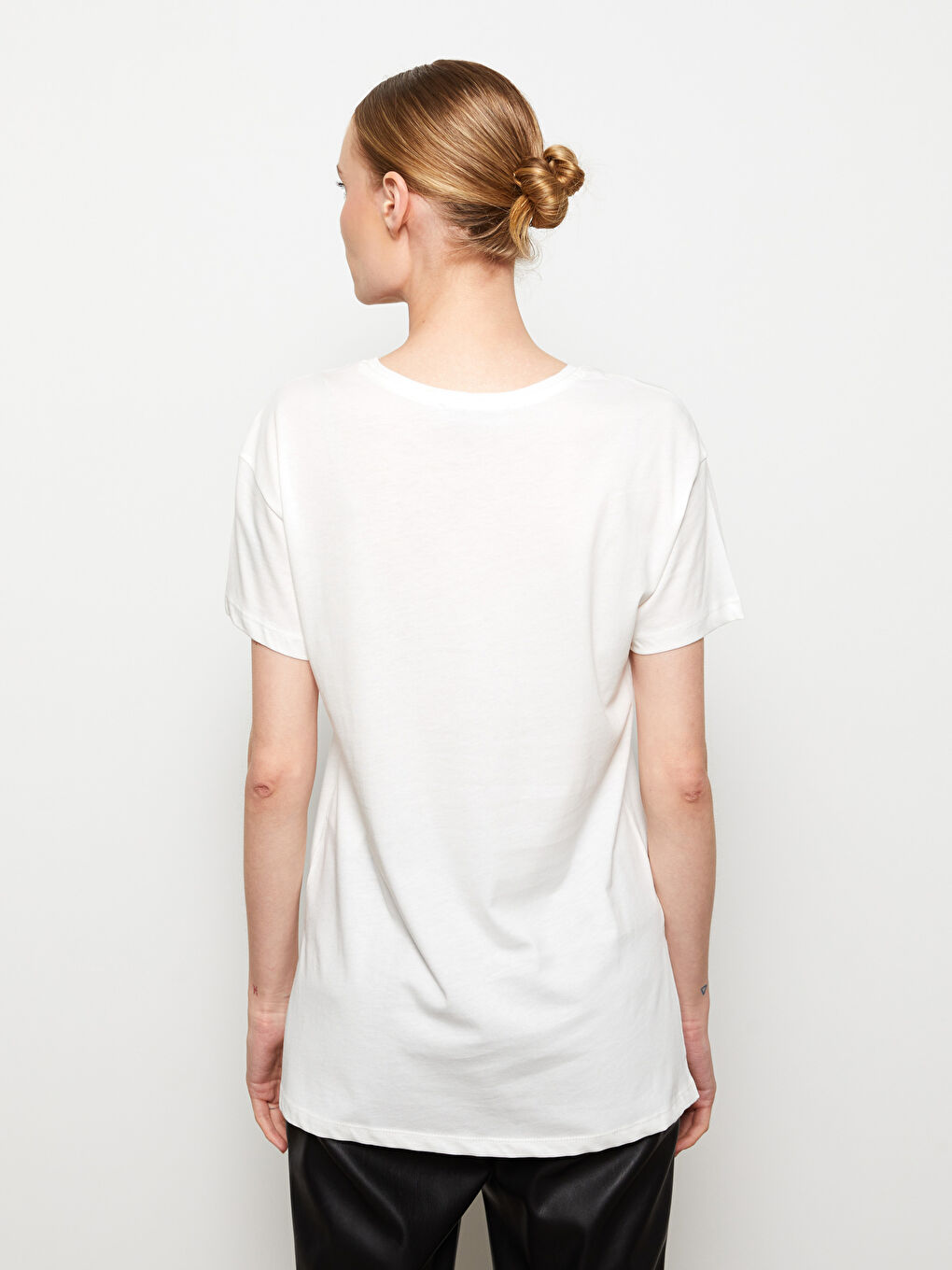 Ekru Bisiklet Yaka Baskılı Kısa Kollu Pamuklu Kadın Tişört-4