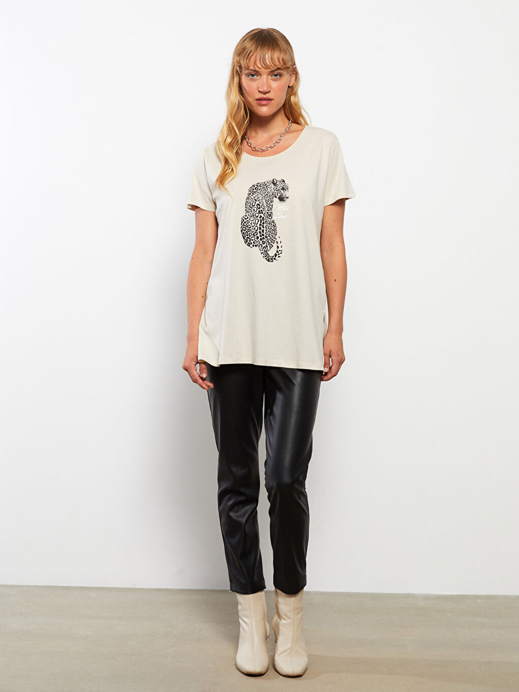 Gri Bisiklet Yaka Baskılı Kısa Kollu Pamuklu Kadın Tişört-1