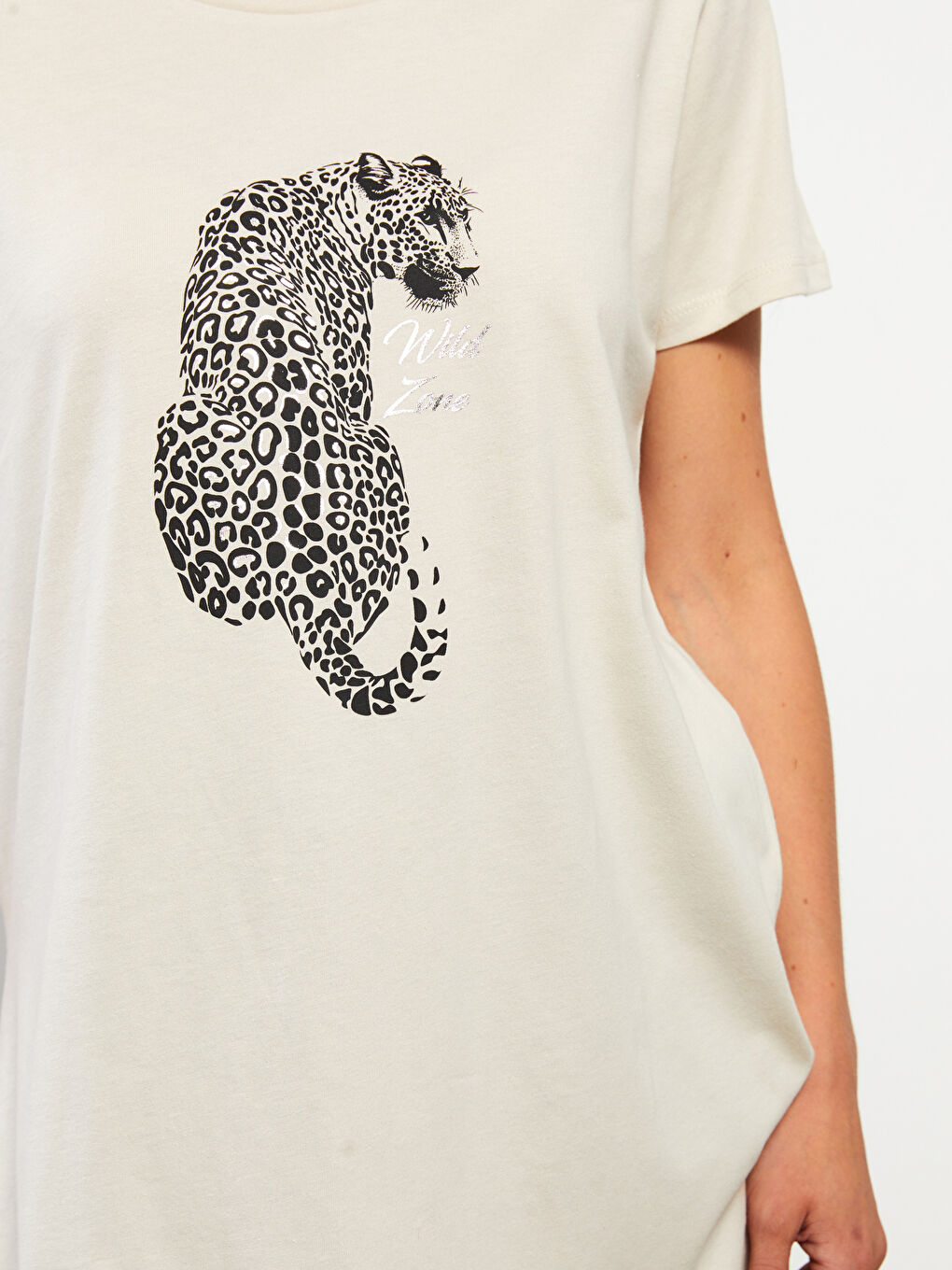 Gri Bisiklet Yaka Baskılı Kısa Kollu Pamuklu Kadın Tişört-3