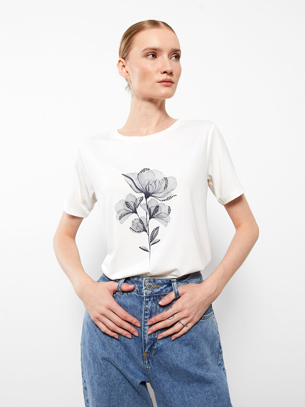 Ekru Bisiklet Yaka Baskılı Kısa Kollu Kadın Tişört