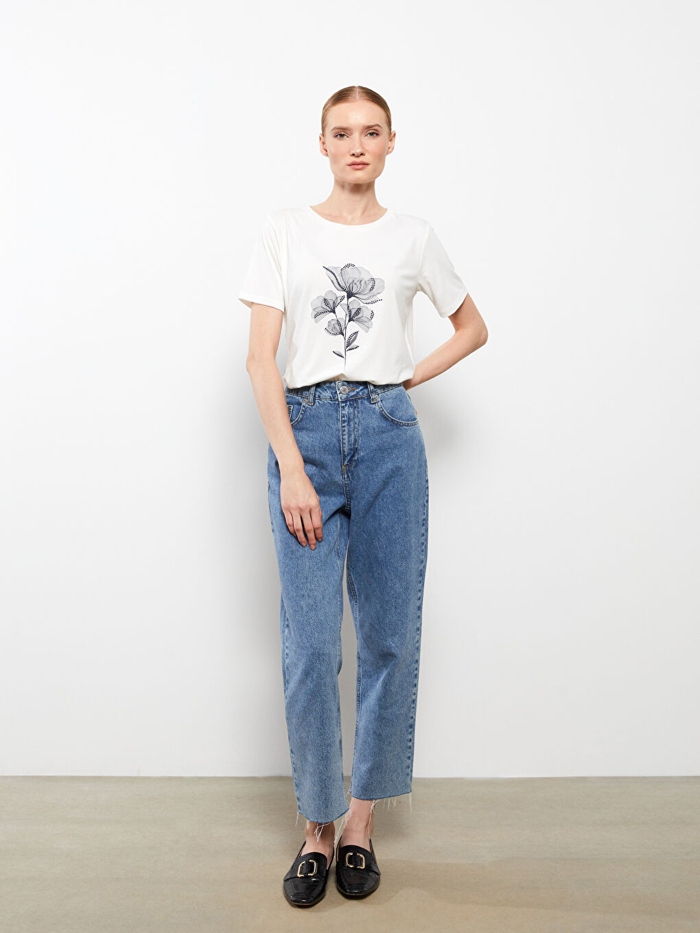 Ekru Bisiklet Yaka Baskılı Kısa Kollu Kadın Tişört-1