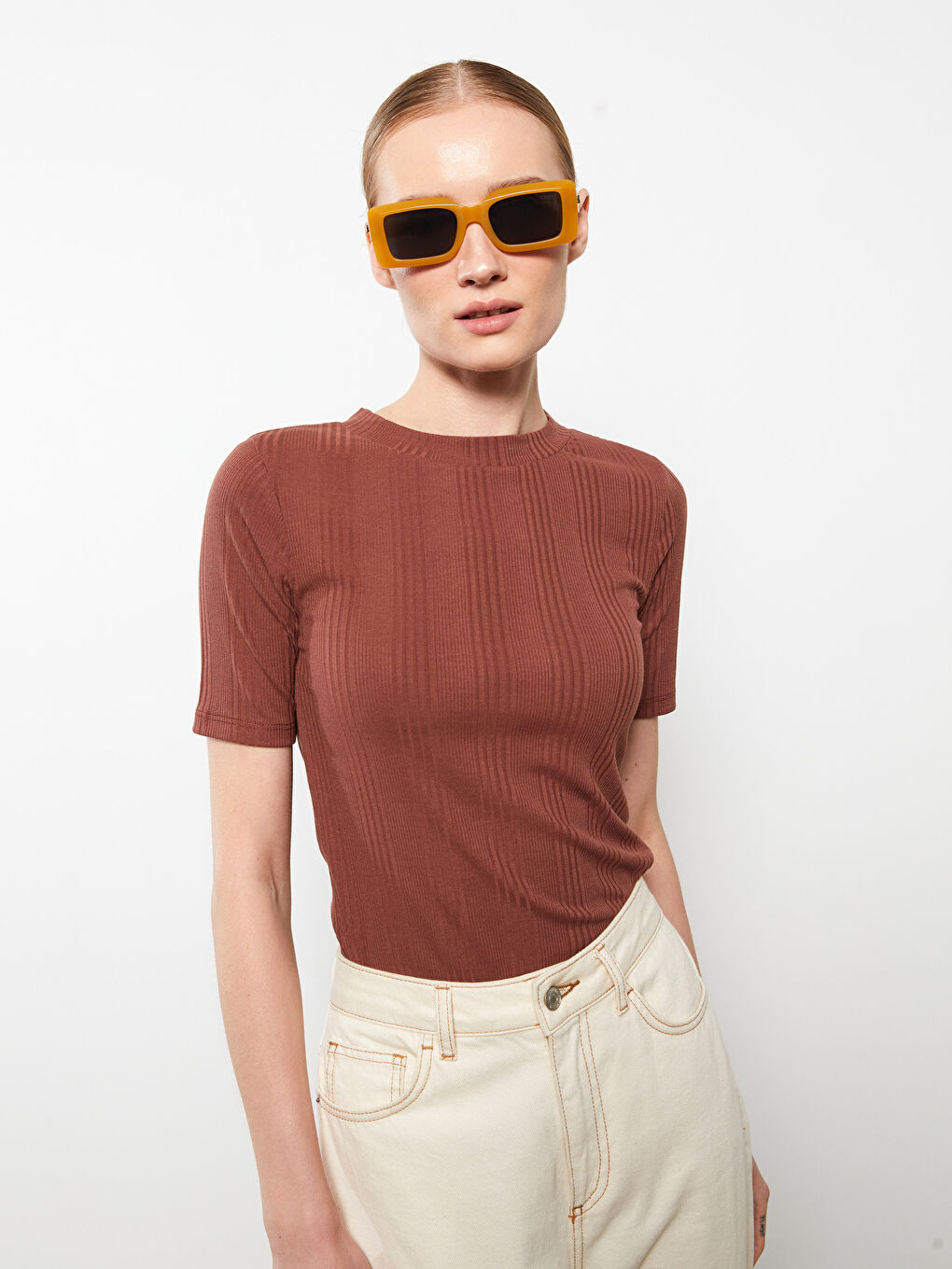 Kahverengi Bisiklet Yaka Düz Kısa Kollu Kadın Tişört-1