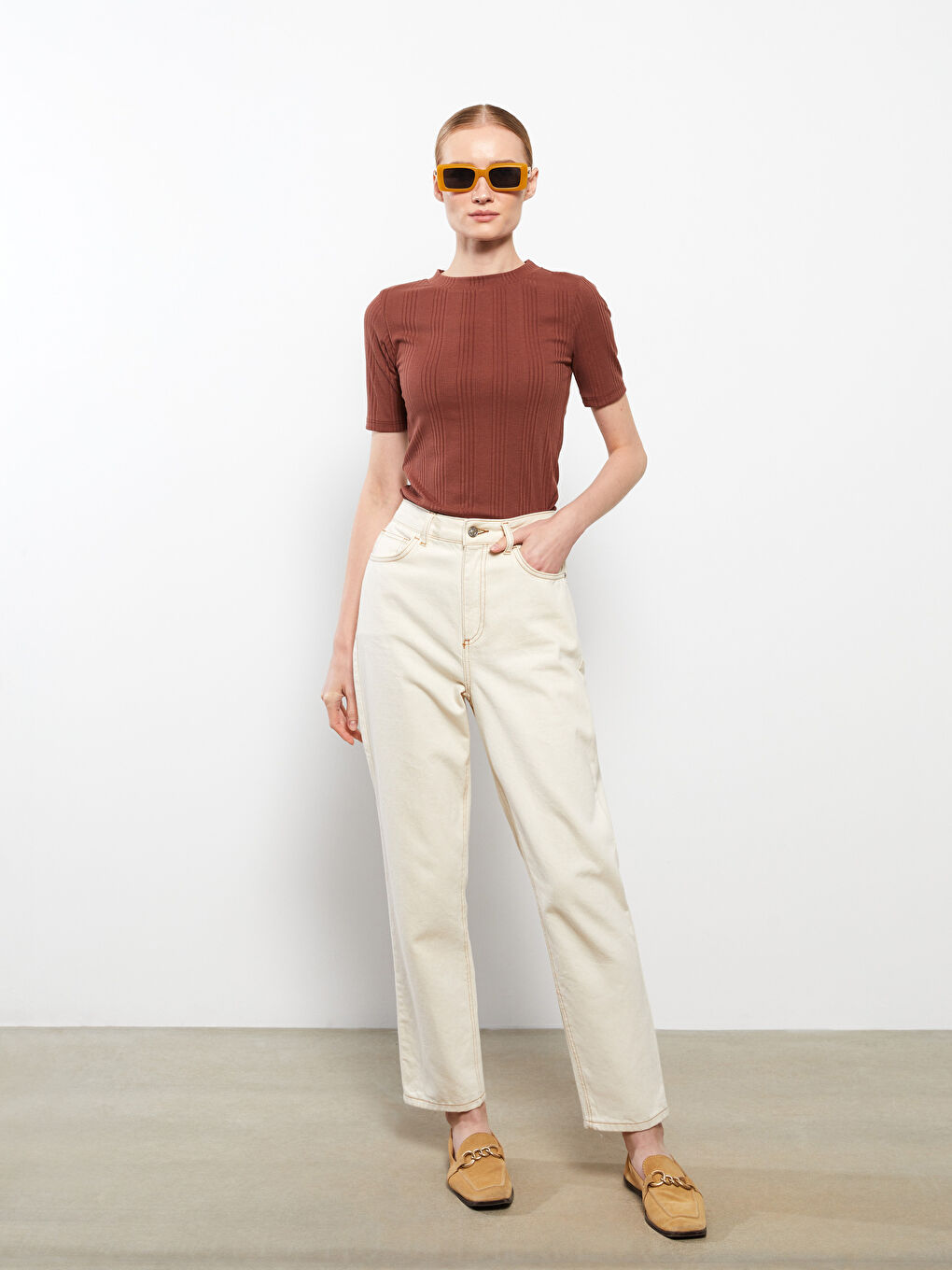 Kahverengi Bisiklet Yaka Düz Kısa Kollu Kadın Tişört-2