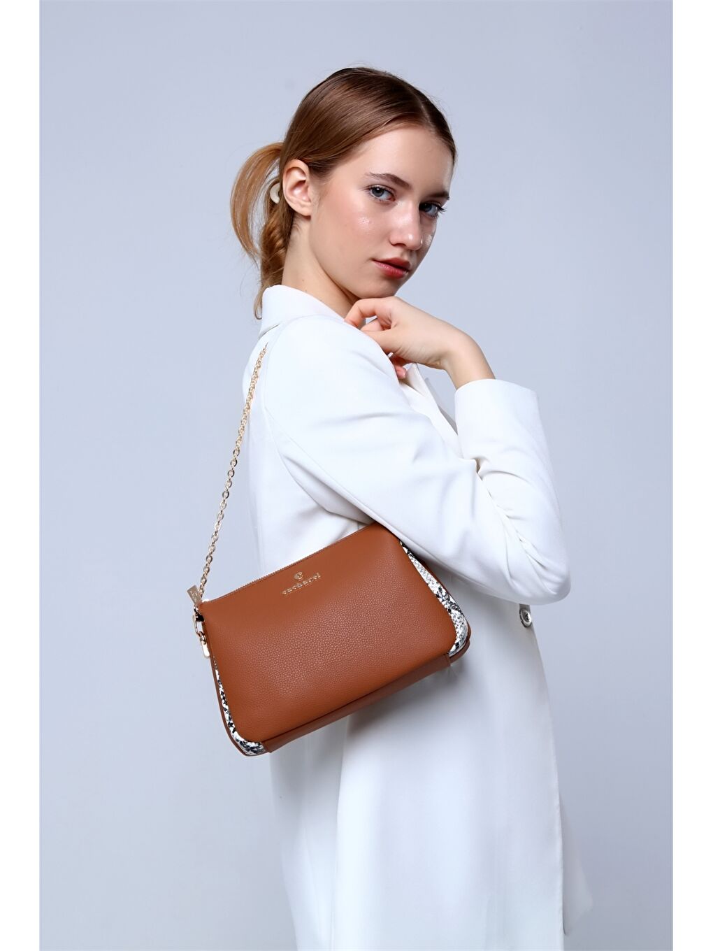 Kahverengi Yılan Derisi Detaylı Kadın Çapraz Çanta-5