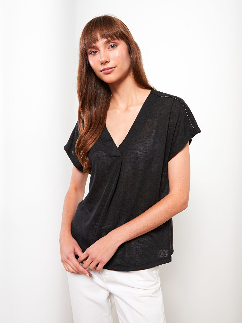 Siyah V Yaka Düz Kısa Kollu Kadın Tişört