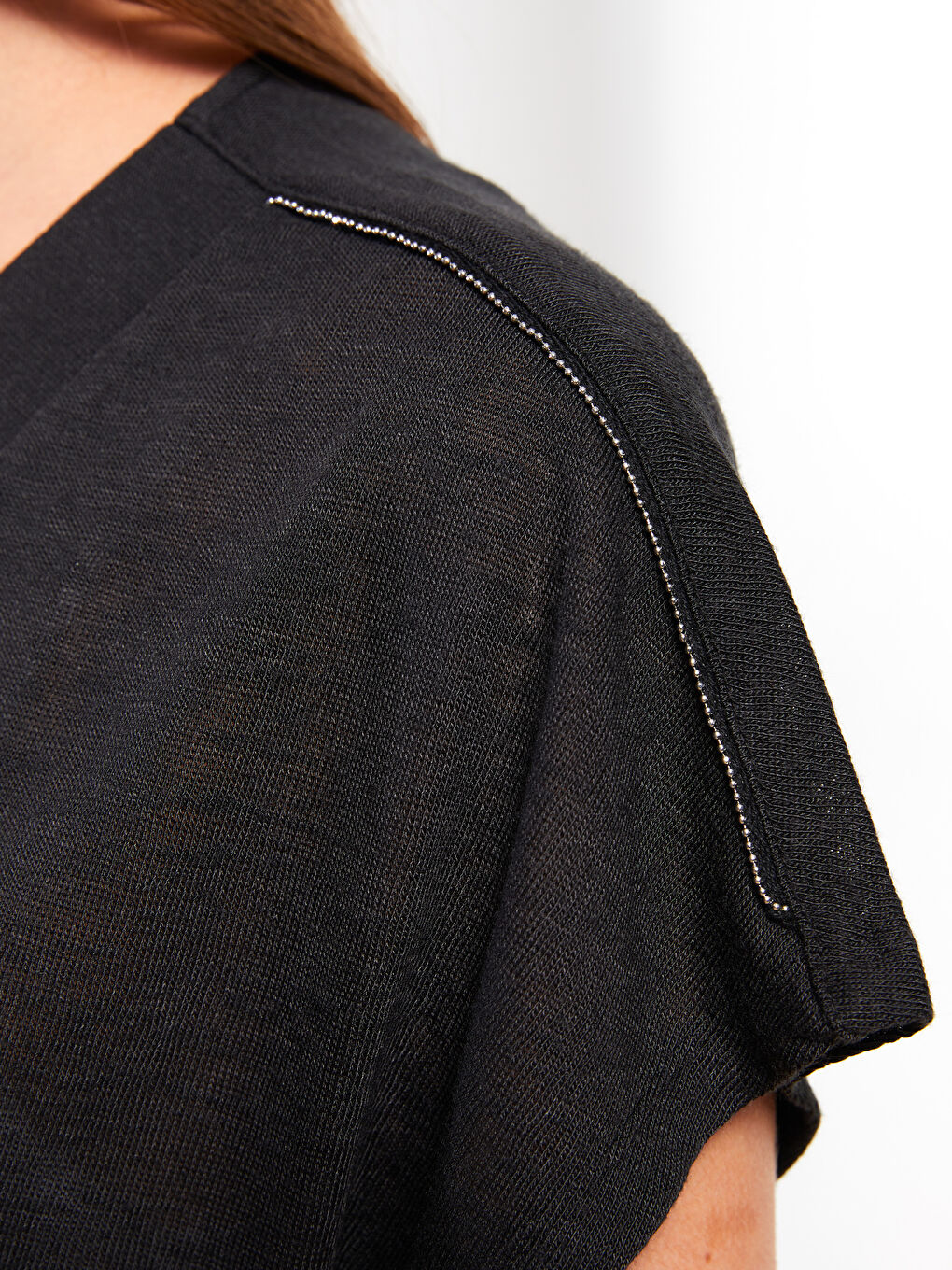 Siyah V Yaka Düz Kısa Kollu Kadın Tişört-3