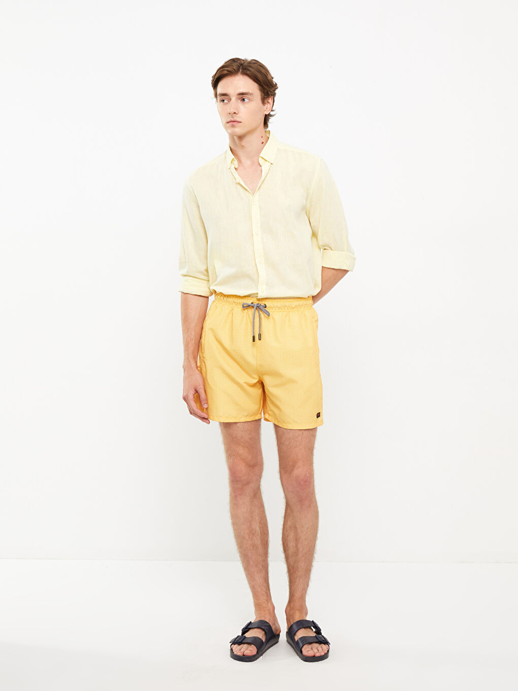 Sarı Kısa Boy Desenli Erkek Deniz Şortu