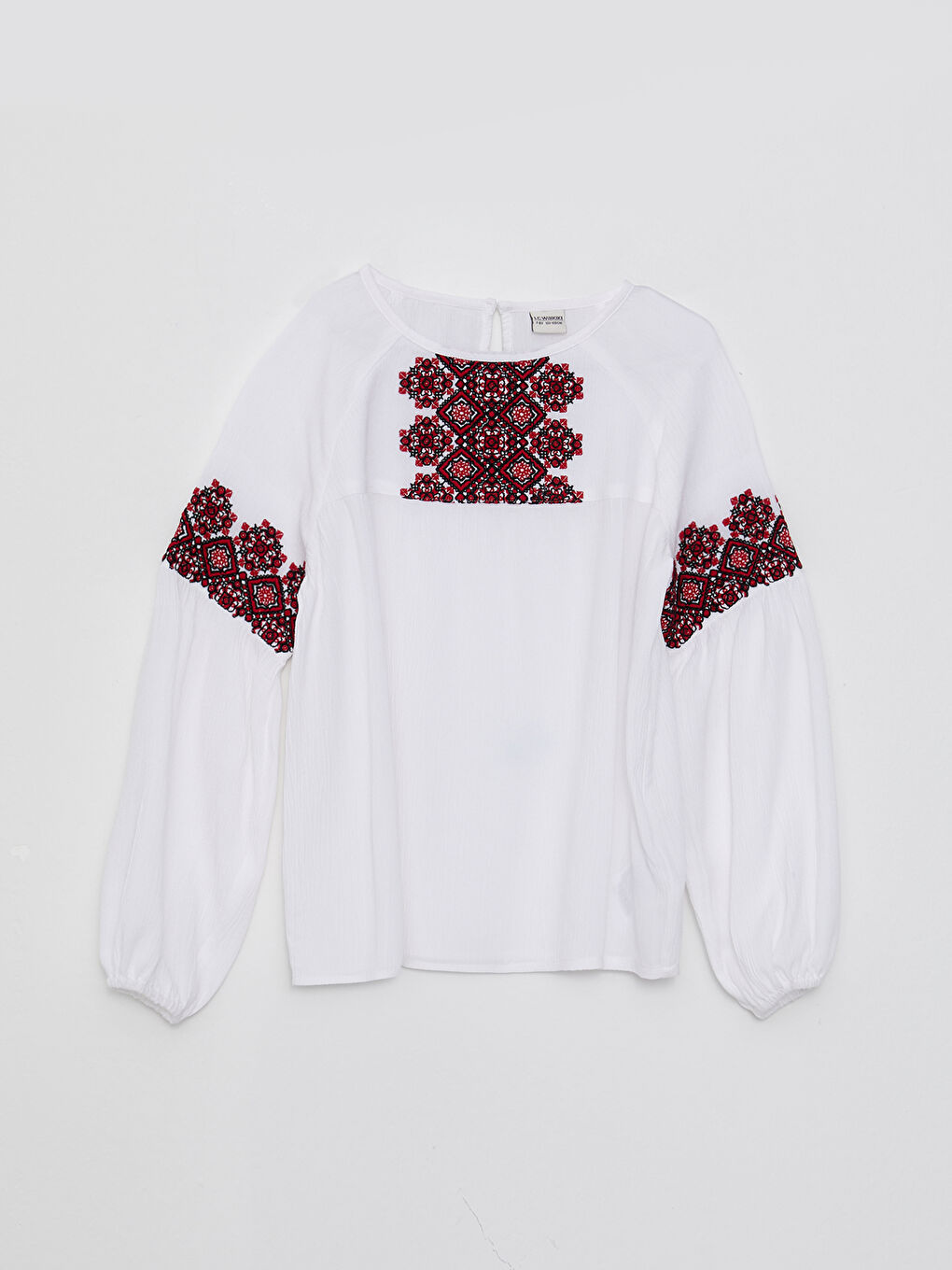 بلوزة ياقة دائرية كم طويل مطرزة للبنات