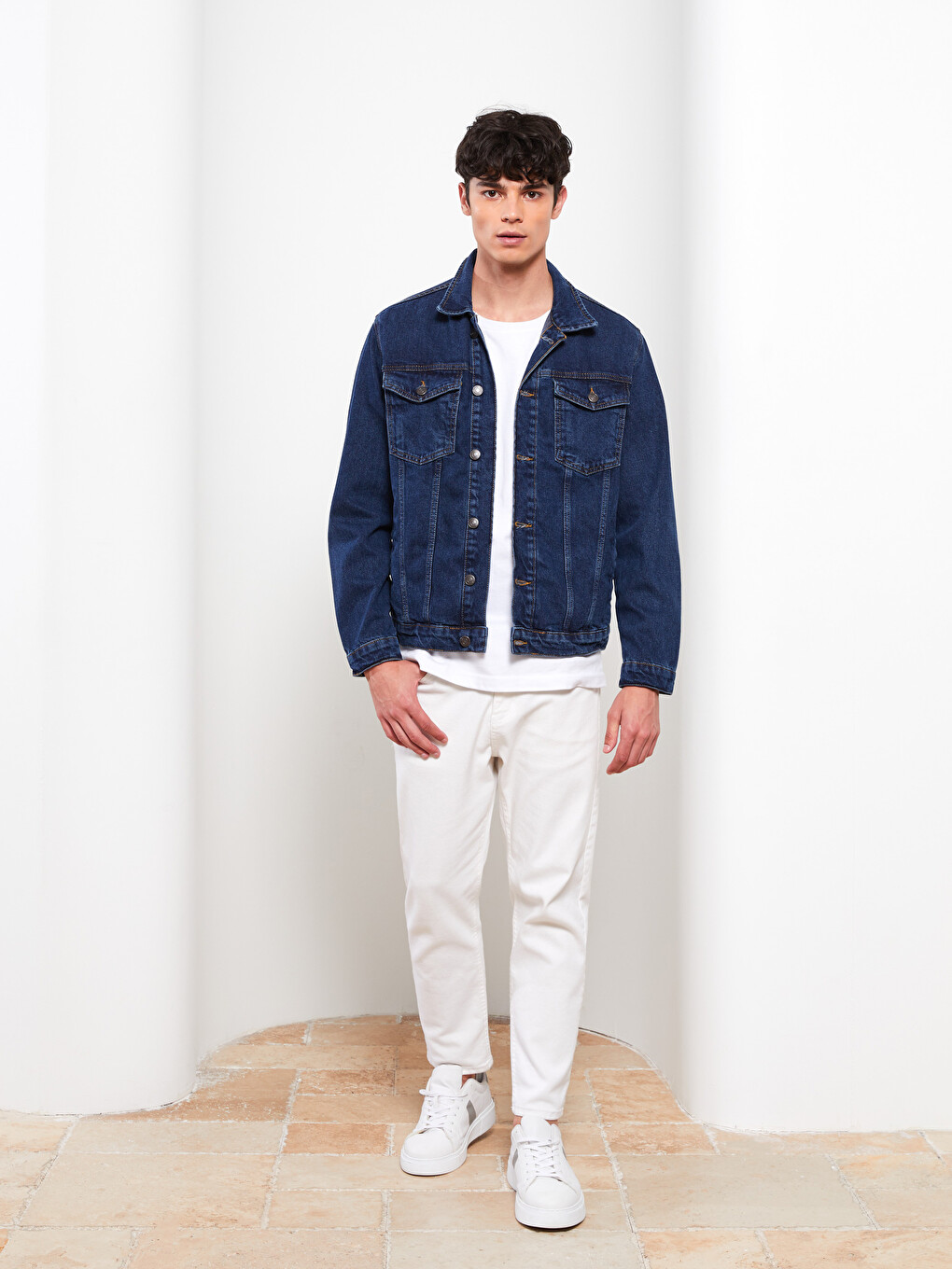 Standard Fit Long Sleeve Men's Jean Jacket
