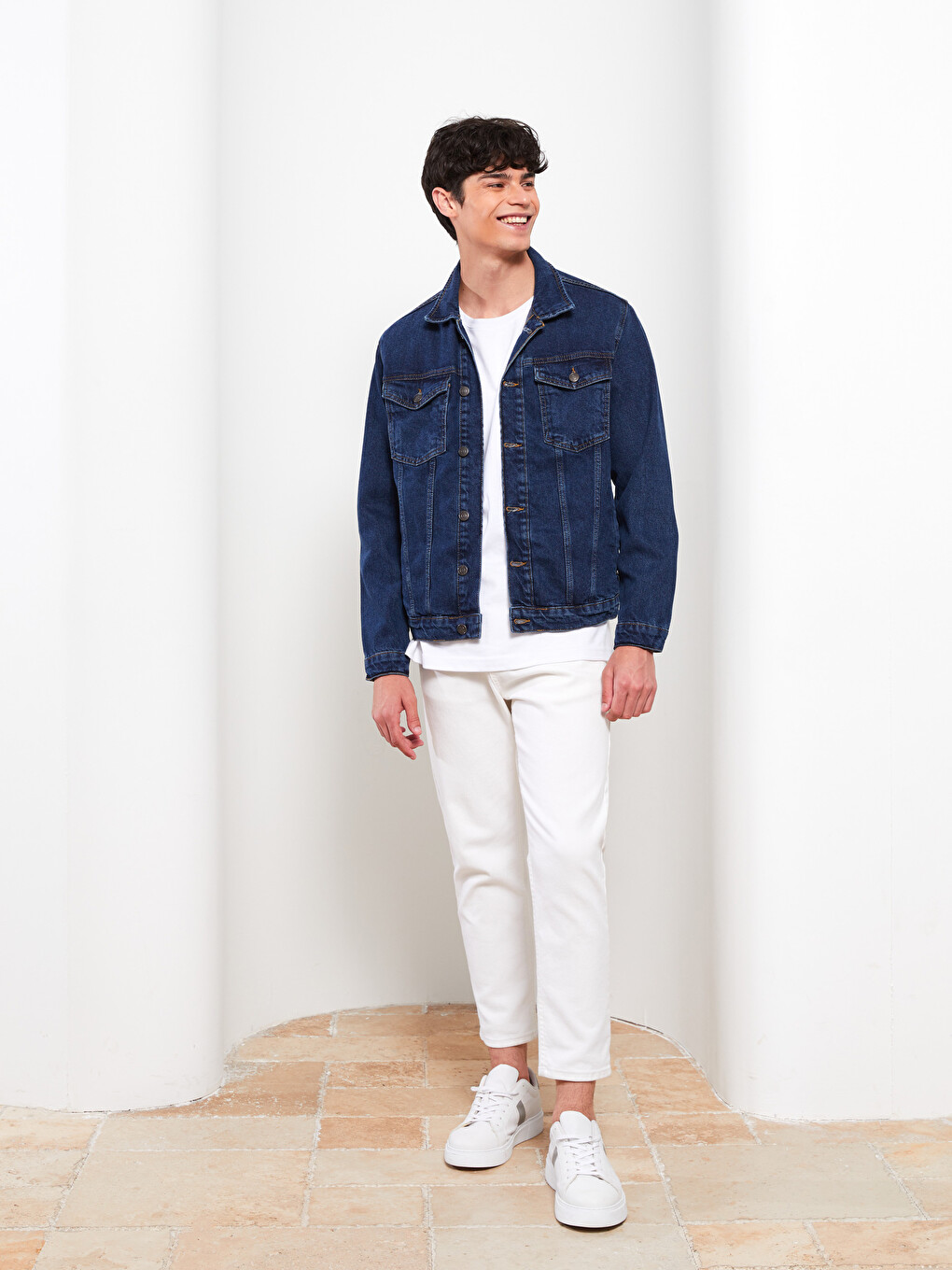 Standard Fit Long Sleeve Men's Jean Jacket-1