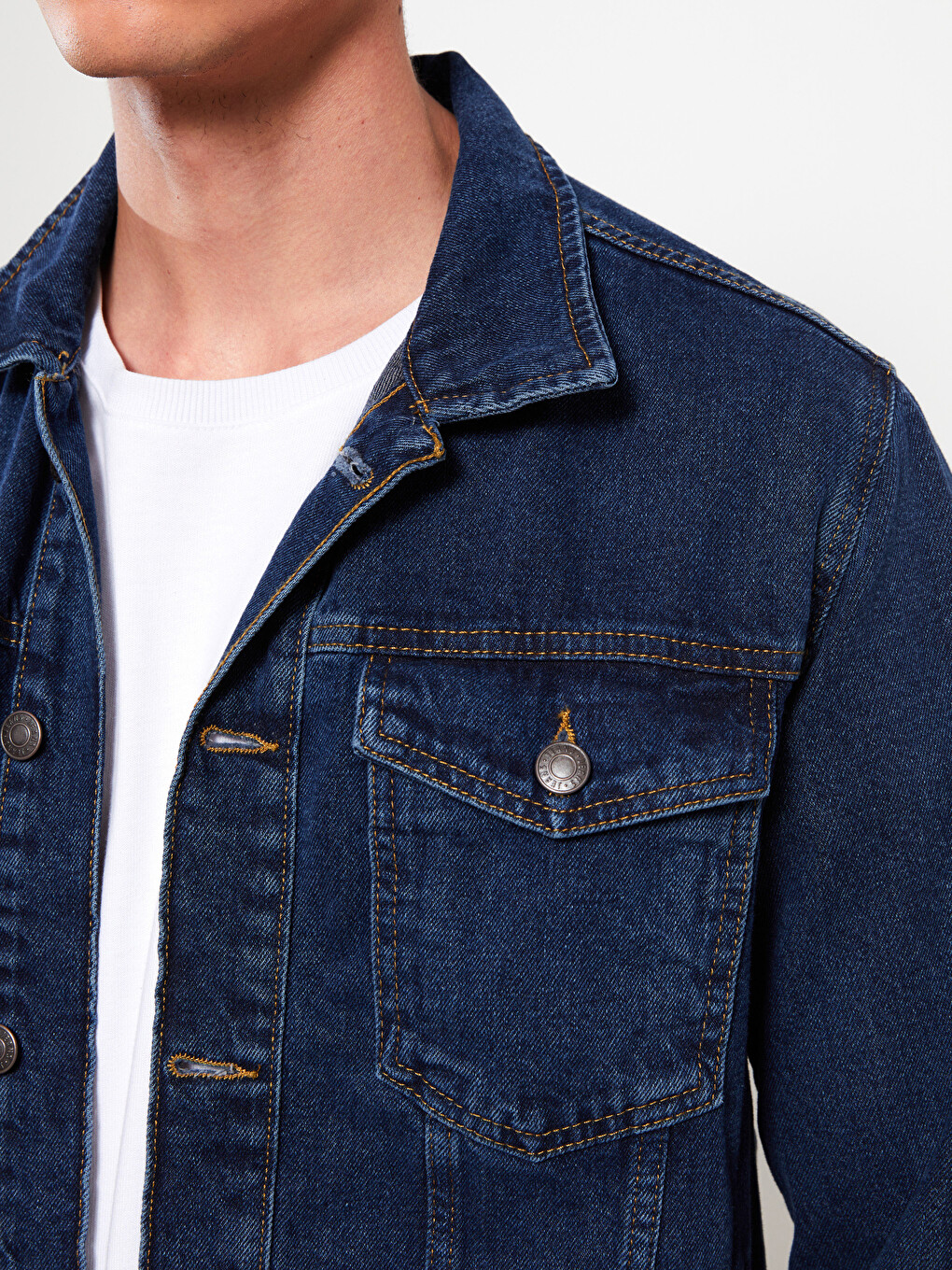 Standard Fit Long Sleeve Men's Jean Jacket-3