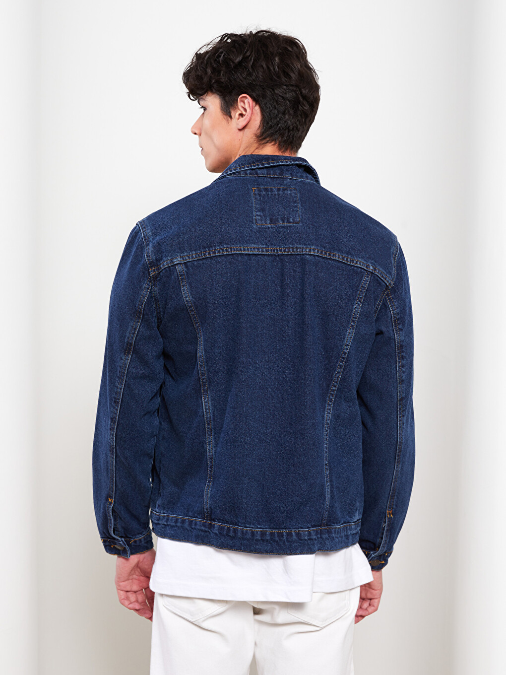 Standard Fit Long Sleeve Men's Jean Jacket-4